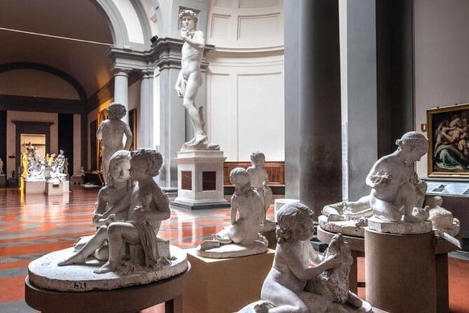 Accademia & Uffizi Museums: Small Group Tour with Optional Lunch - Crossing Florence without included transport