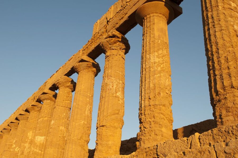 Agrigento: Valley of the Temples Skip-the-Line Sunset Tour - Finding the guide at the Juno Temple entrance