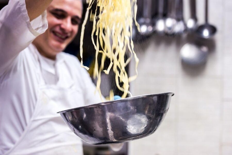 Alfredo alla Scrofa Restaurant in Rome: Eat Like a Star - Who should book this experience?