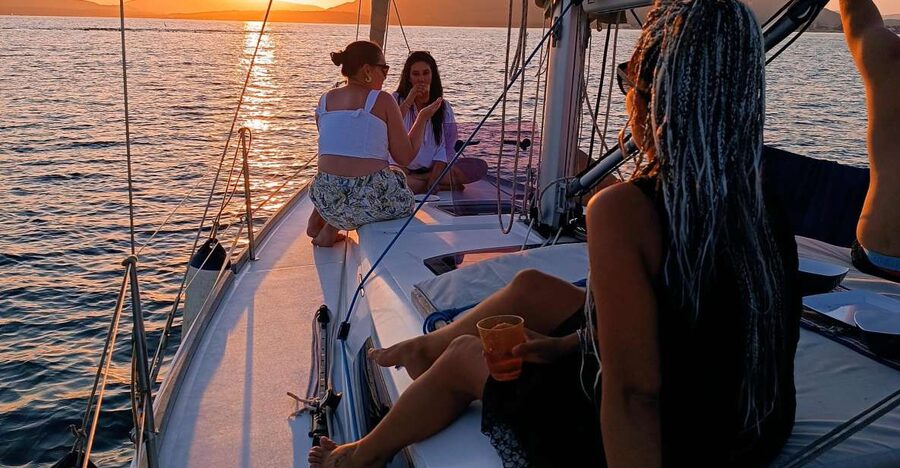 Alghero: Sunset Sailing Aperitif Experience - A short sail across Alghero bay