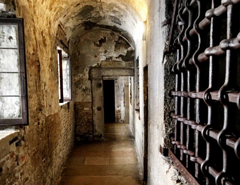 All-Inclusive Tour: Doge Palace, St Mark's Basilica & Square - Returning through the Mercerie