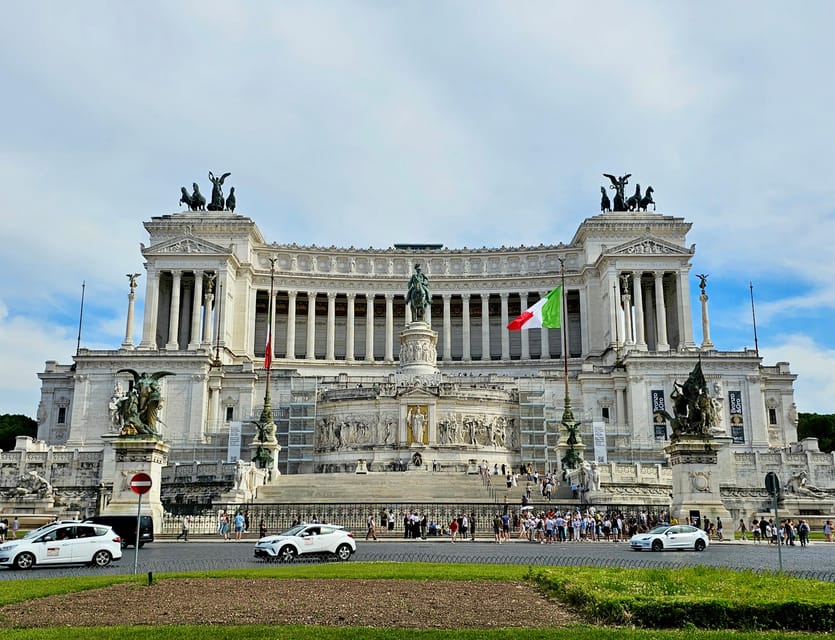 Alternative Walking Tour of Rome's City Center & Hidden Gems - The Pantheon in a five-minute frame