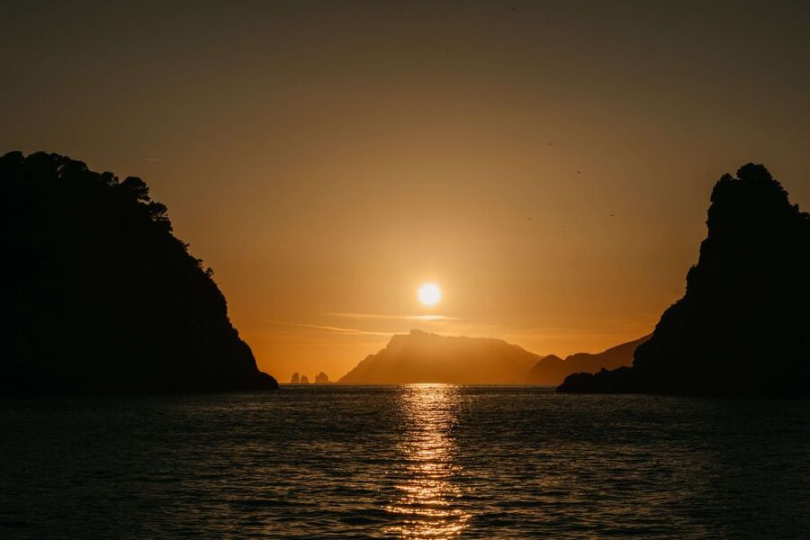 Amalfi: Sunset Boat Tour with Fruit and Drinks - The return to Amalfi