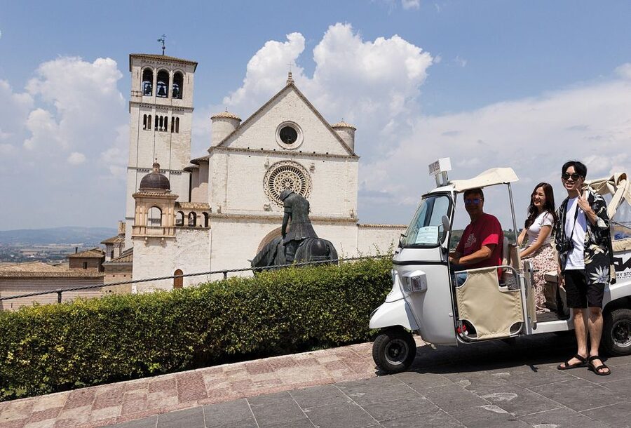 Assisi: Panoramic Tuk Tuk Tour - The Roman Amphitheater and Assisi’s older foundations