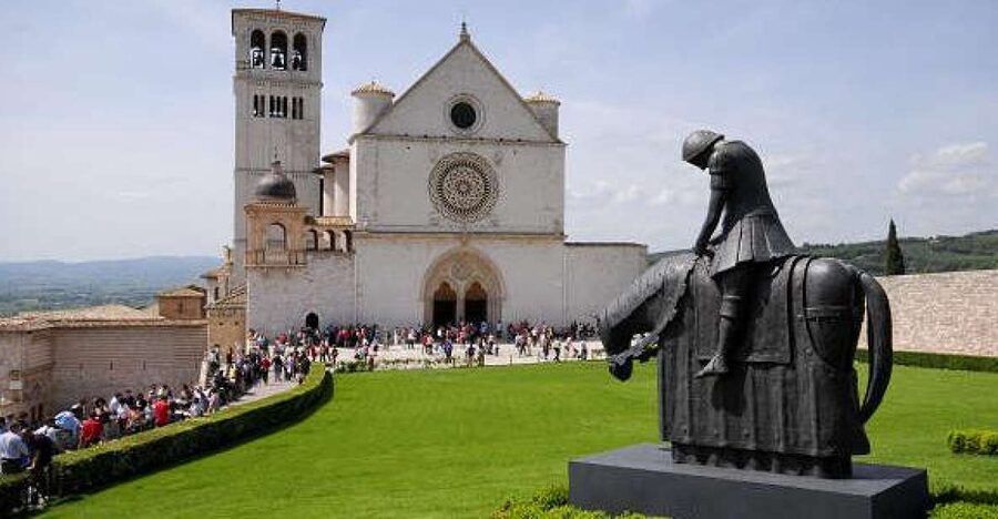 Assisi: Private Walking Tour with St. Francis Basilica - San Rufino and Assisi’s church layers