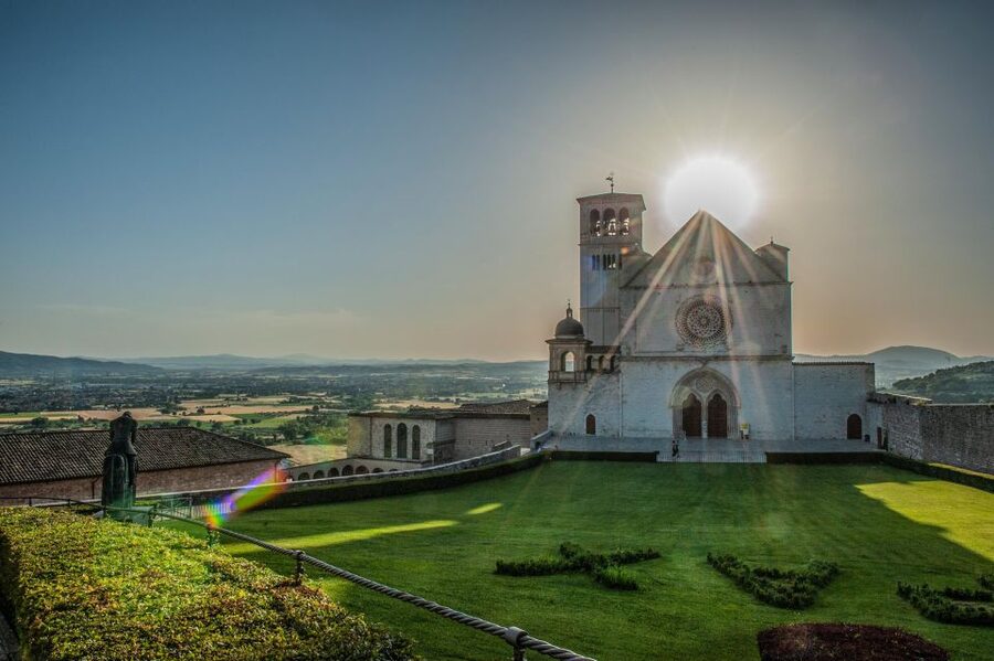 Assisi: Walking Tour with St. Francis Basilica Visit - Pace, hills, and the best kind of group