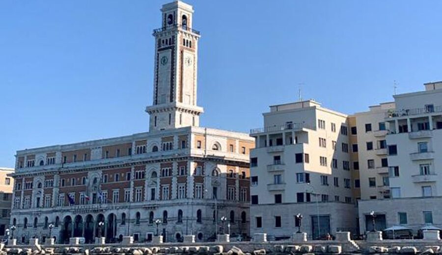 Bari by boat: admire the city from the sea with Aperitivo - Music and the skipper matter as much as the route