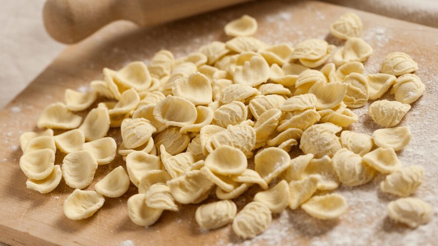 Bari: Street Food Walking Tour with Wine Tasting - Piazza Mercantile and the symbols of old Bari