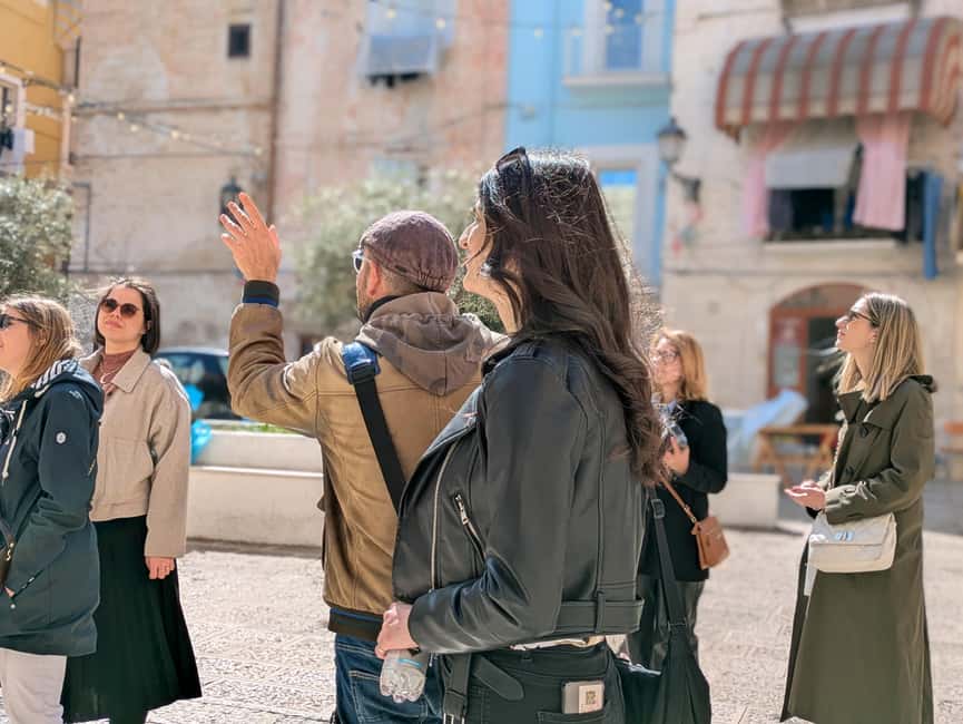 Bari: Street Food Walking Tour with Wine Tasting - Panzerotto, popizze, and the pleasure of fried food