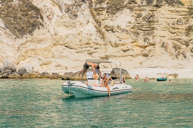 Boat Tour at Devil's Saddle: 4 Swim Stops, Snorkeling & Prosecco - A guide-led outing with music and Prosecco