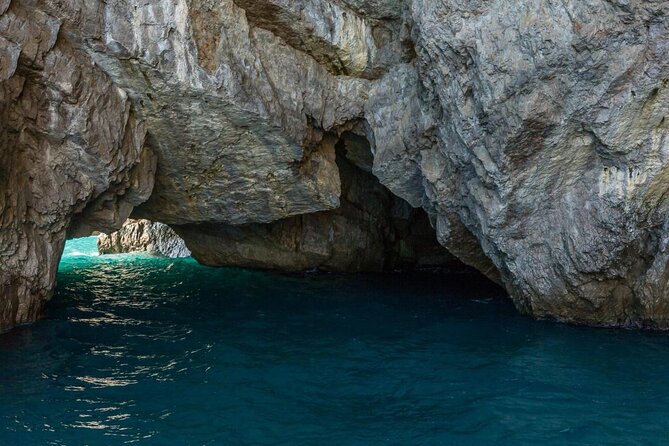 Boat Tour in Capri Italy - Why seeing Capri by boat makes sense