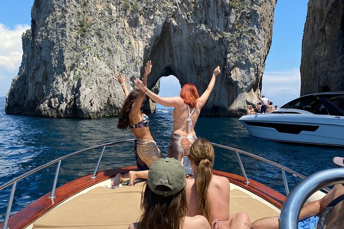 Boat Tour of the Caves on the Island of Capri - Marina Piccola and the limoncello break