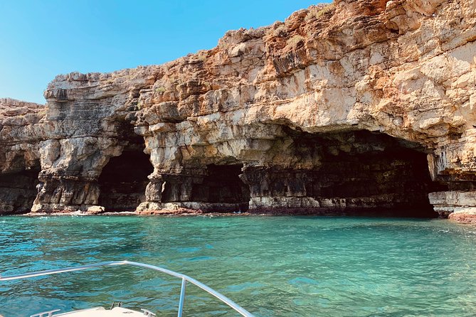 Boat tour of the Polignano a Mare caves with aperitif - Scoglio dell’Eremita and its old legends