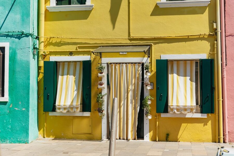 Boat Trip: Glimpse of Murano, Torcello & Burano Islands - Burano: the colorful finale