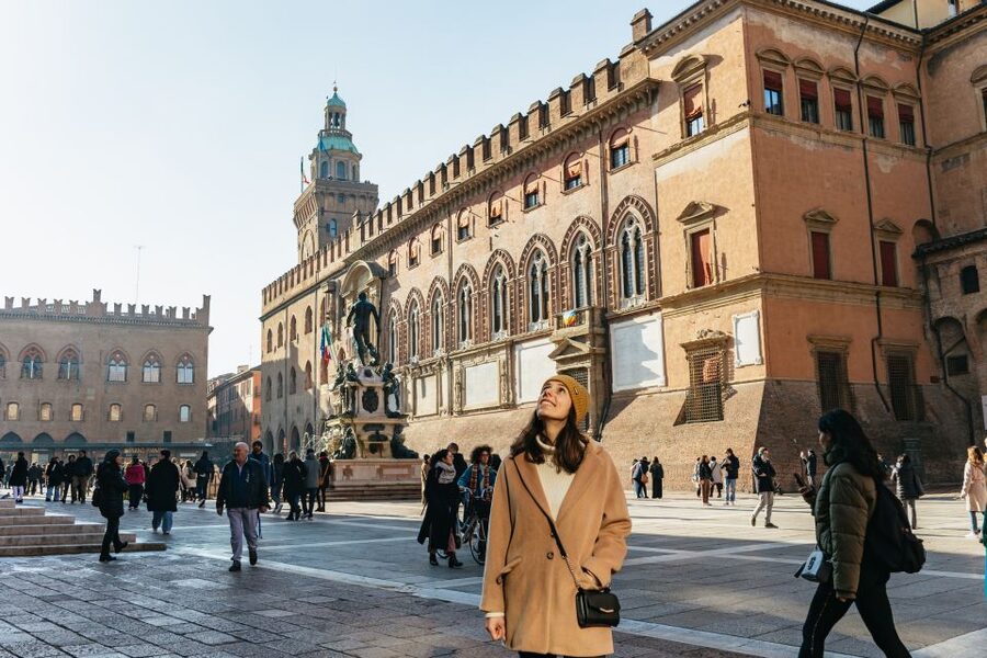 Bologna: City Center Walking Tour - Piazza della Mercanzia and the Two Towers