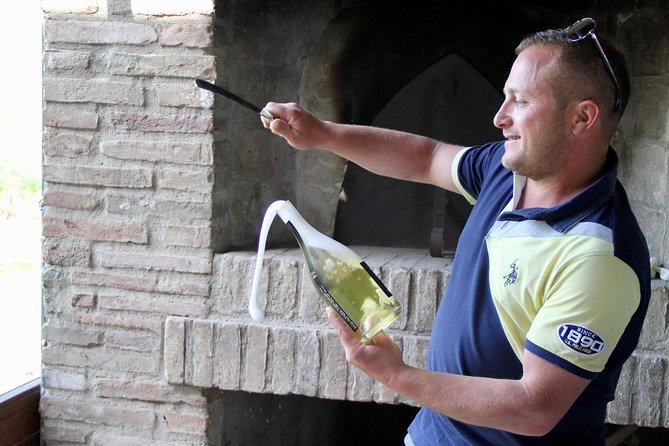 Bologna Food Experience: Factory tours & Family-Style Lunch - Who should book this experience