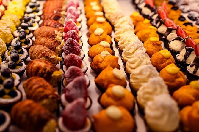 Bologna Food & Market Tour with 6 Tastings, Pasta, Wines & More - The guides and the feel of the group