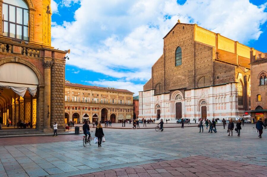 Bologna: Open Bus City Tour and Local Food Tasting - Starting at Neptune Fountain in Bologna’s historic core