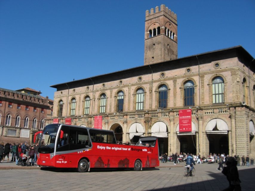 Bologna: Open Bus City Tour and Local Food Tasting - Piazza Maggiore, the best place to begin