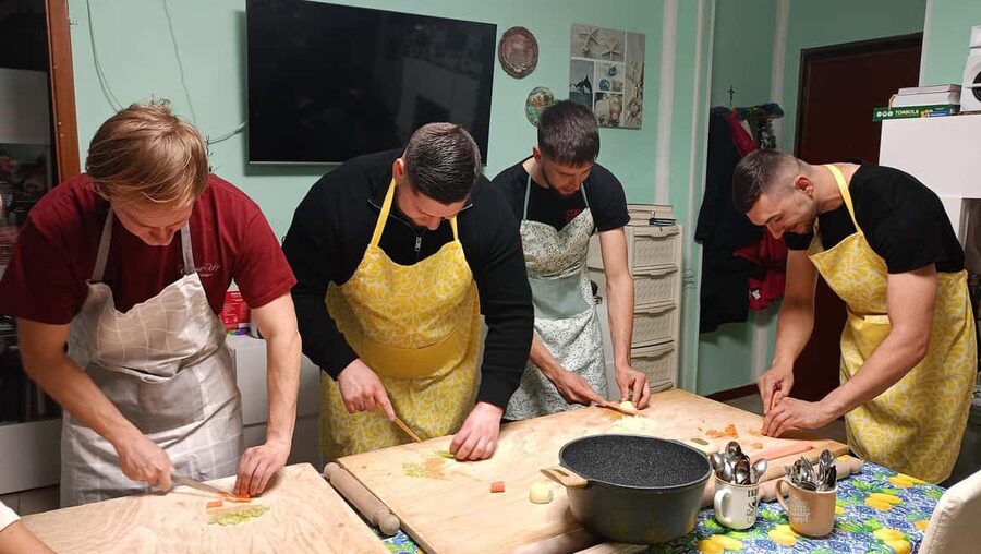 Bologna: Pasta Tagliatelle al Ragu Cooking Class with Wine - What you actually eat at the table