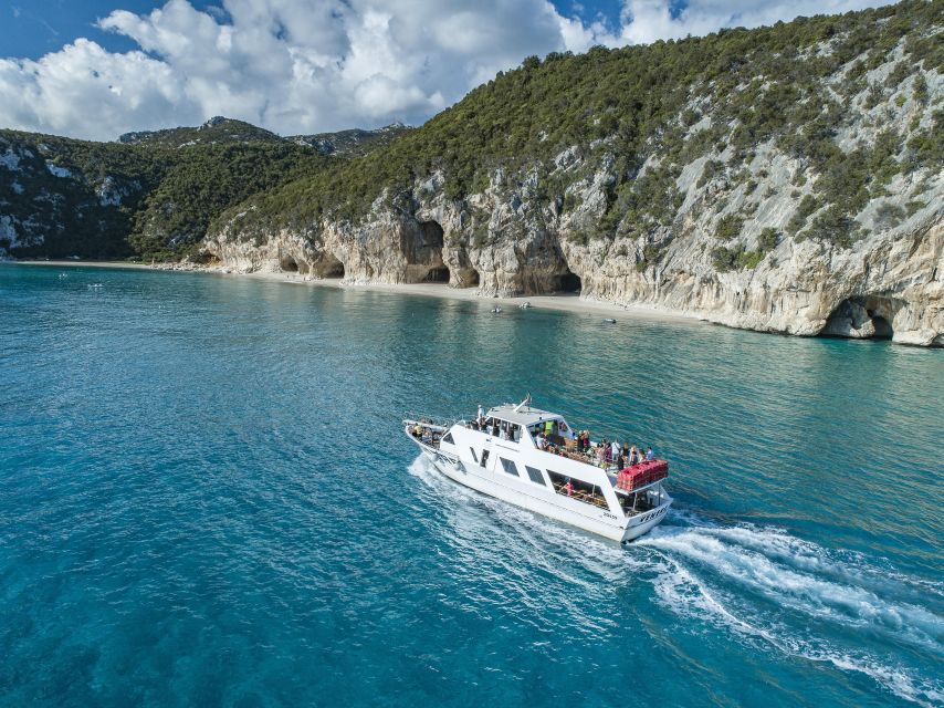 Cala Gonone:Cruise in the Gulf of Orosei with Cala Goloritzé - Cala Mariolu, the favorite first stop