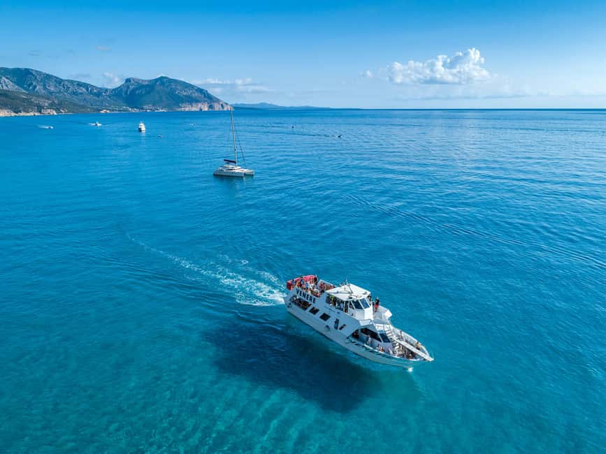 Cala Gonone: Grotta Bue Marino & Cala Luna Beach Boat Tour - Cala Luna’s beach, caves, and freshwater pond