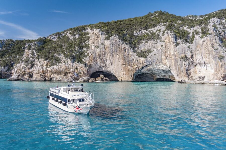 Cala Gonone: Grotta del Bue Marino and Cala Luna Boat Tour - Inside the 800-meter southern branch