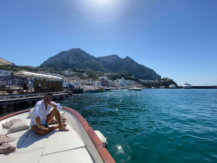 Capri: Island and Grottos Boat Cruise with Snacks and Drinks - The guides make a real difference