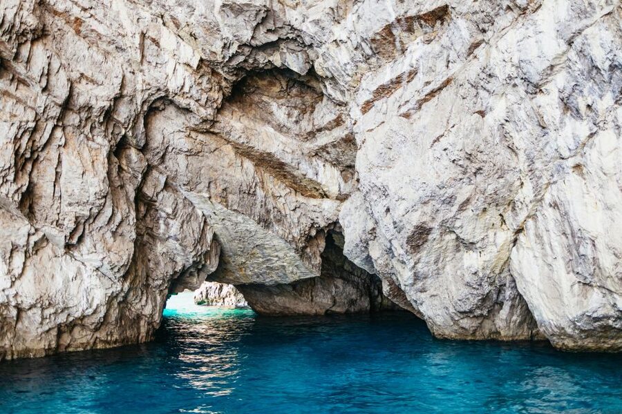 Capri: Island Boat Trip with Grottos - The Blue Grotto: beautiful, but not simple
