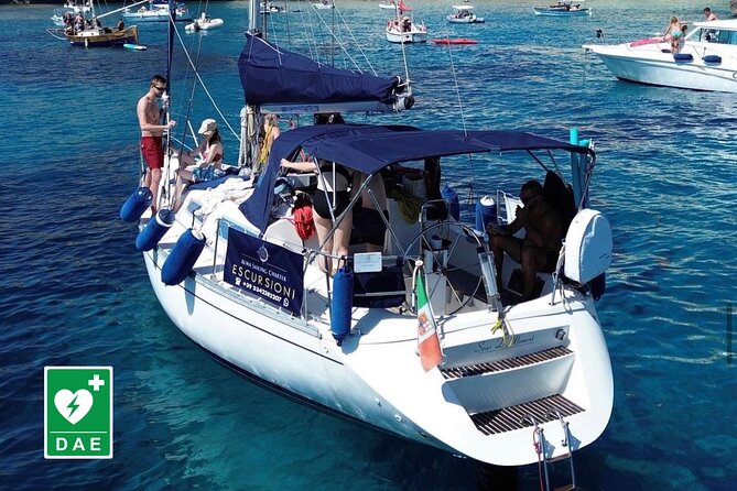 Catamaran tour stops bathing and snorkeling toast with prosecco - The Prosecco toast and the value of the trip