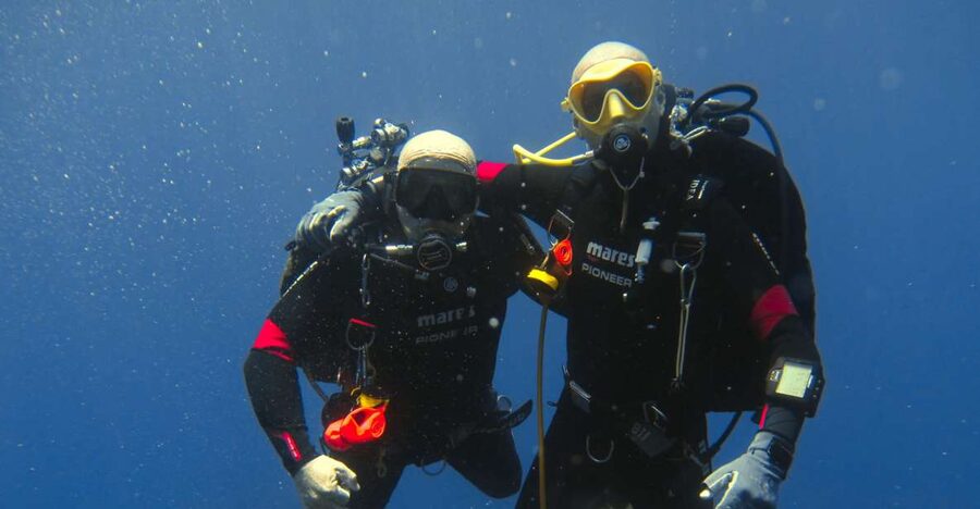 Catania: Gulf Scuba Diving Tour with Marine Biologist - Catania’s lava coast is the real attraction