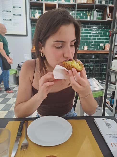 Catania: Street Food Guided Walking Tour - Why Catania food makes sense on foot