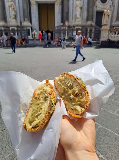 Catania: Street Food Guided Walking Tour - Piazza dell’Università and Catania’s grand center