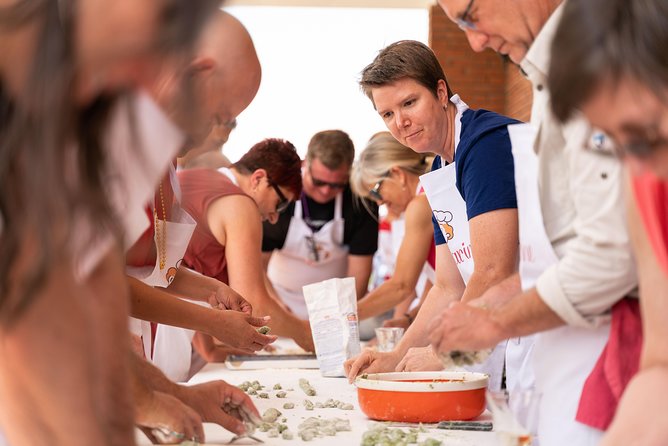Cesarine: Small group Pasta and Tiramisu class in Varenna - Quick points before you book