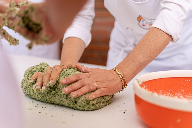 Cesarine: Small group Pasta and Tiramisu class in Varenna - A home kitchen above Lake Como