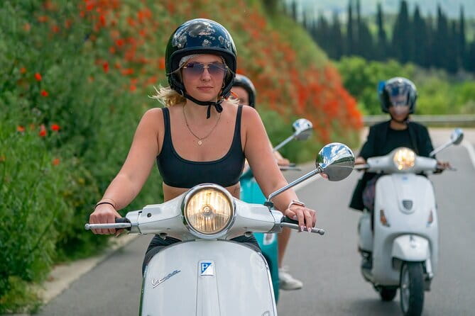 Chianti Vespa Tour with Lunch from Florence & E-car Option - Learning to handle the Vespa