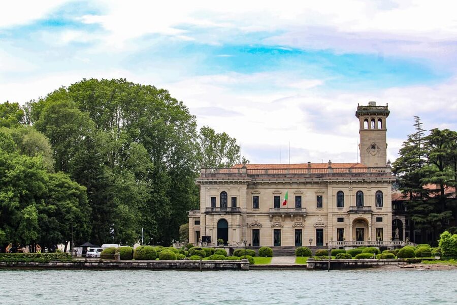 Como: Lake Como Shared Boat Tour - Villa Fontanelle, Villa Punta Torriggia, and Villa Oleandra