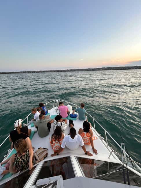 Desenzano del Garda: Sunset Boat Trip at Sunset with Drink - Seating, Space, and the Best Arrival Time