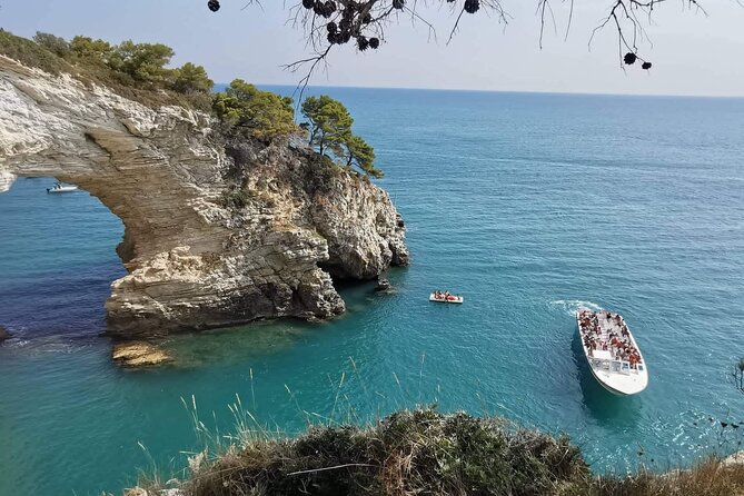 Desirèe experience. Visit of the marine caves of Vieste - The Vignanotica beach stop
