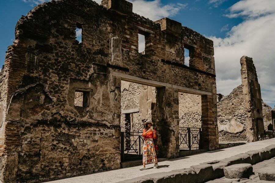 Discover Pompeii: French Walking Tour of the Buried City - Meeting at Hotel Vittoria at 10:30