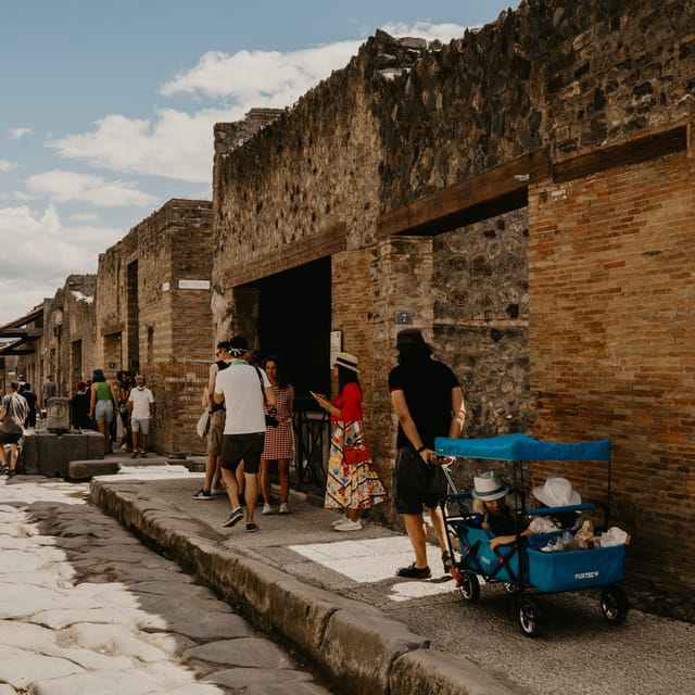 Discover Pompeii: French Walking Tour of the Buried City - Why a guide helps at Pompeii