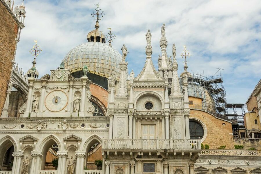 Doge's Palace Skip-the-Line Guided Tour - Inside the Gothic courtyard