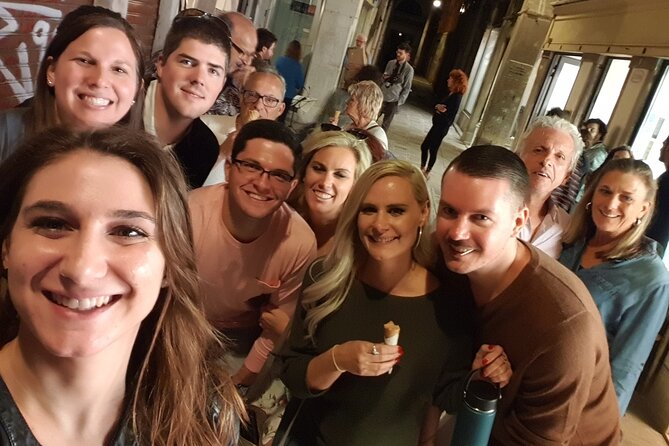 Eat, Drink and Repeat: Wine and Food Tasting Tour in Venice - What the group size means on a narrow Venetian route