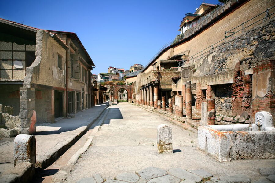 Ercolano: Herculaneum Entry Ticket with Optional Audio Guide - Public baths, shops, and the gymnasium