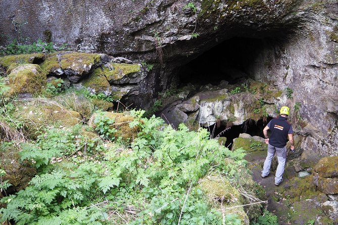 Etna Tour in 4x4 - Going underground in the Grotta dei Tre Livelli