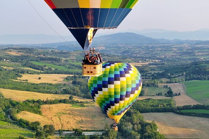 Experience the Magic of Tuscany from a Hot Air Balloon - Watching the balloon come alive
