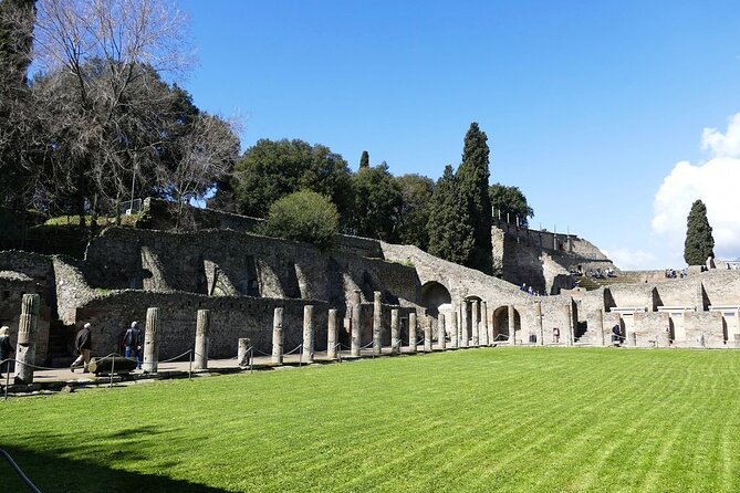 Explore Pompeii Half Day Highlights Tour with Pickup from Naples - How the guides and headsets affect the experience