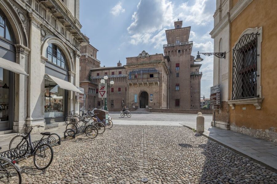 Ferrara: City Highlights Walking Tour with Local Guide - Seeing Palazzo dei Diamanti from the Renaissance crossroads