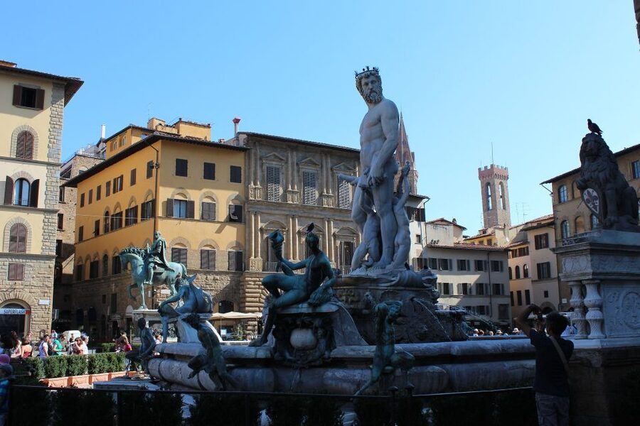 Florence: 2-Hour Guided Sightseeing Bike Tour - What the guides add to the ride