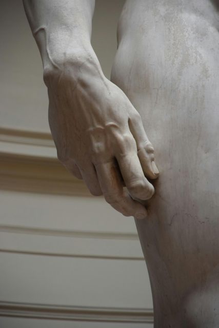Florence: Accademia Gallery Entry Ticket & David Guided Tour - Standing before Michelangelo’s David